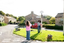 Leeds: Emmerdale Village Set Guided Tour