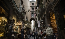 Guided Tour in Naples aboard a Vintage Vespa