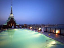 Venice: 30-minute private gondola ride by night