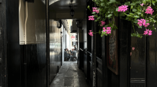 London: Royal Historic Pubs Walking Tour