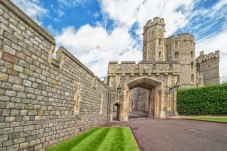 Small group Windsor Castle express tour by train from London