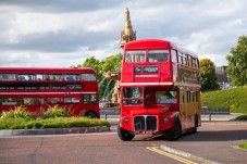 Glasgow: Vintage Bus Tour with Afternoon Tea & Gin