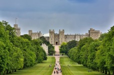 Small group Windsor Castle express tour by train from London