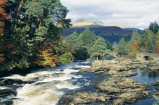 Edinburgh: 2-Day Highlands Tour to Eilean Donan, Loch Ness & Glenfinnan